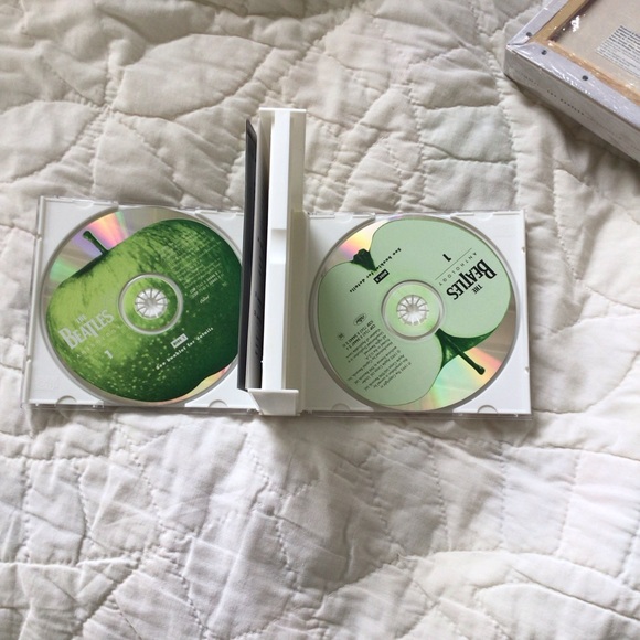 THE BEATLES ANTHOLOGY ON 2 CD’s in original box 1995 - Picture 4 of 4